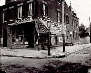 Charles Meder kruidenierswinkel op de hoek van Nineteenth en Dodier Streets door Unknown